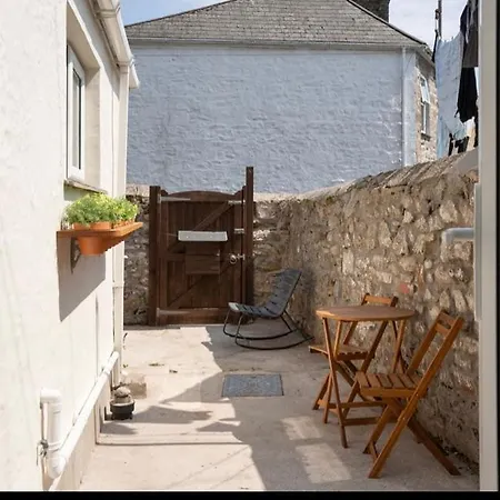 Wrens Retreat * Penzance